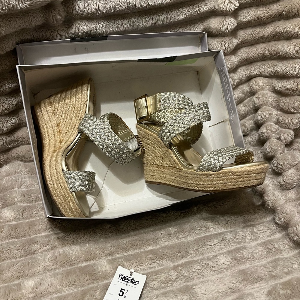 Mossimo ca 2010 Wedge Espadrille Sandals in Metallic Gold